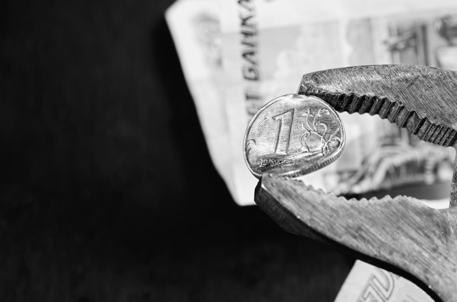 Эксперты: инфляционные риски вынудят Центральный банк России оставить ставку на отметке 14%