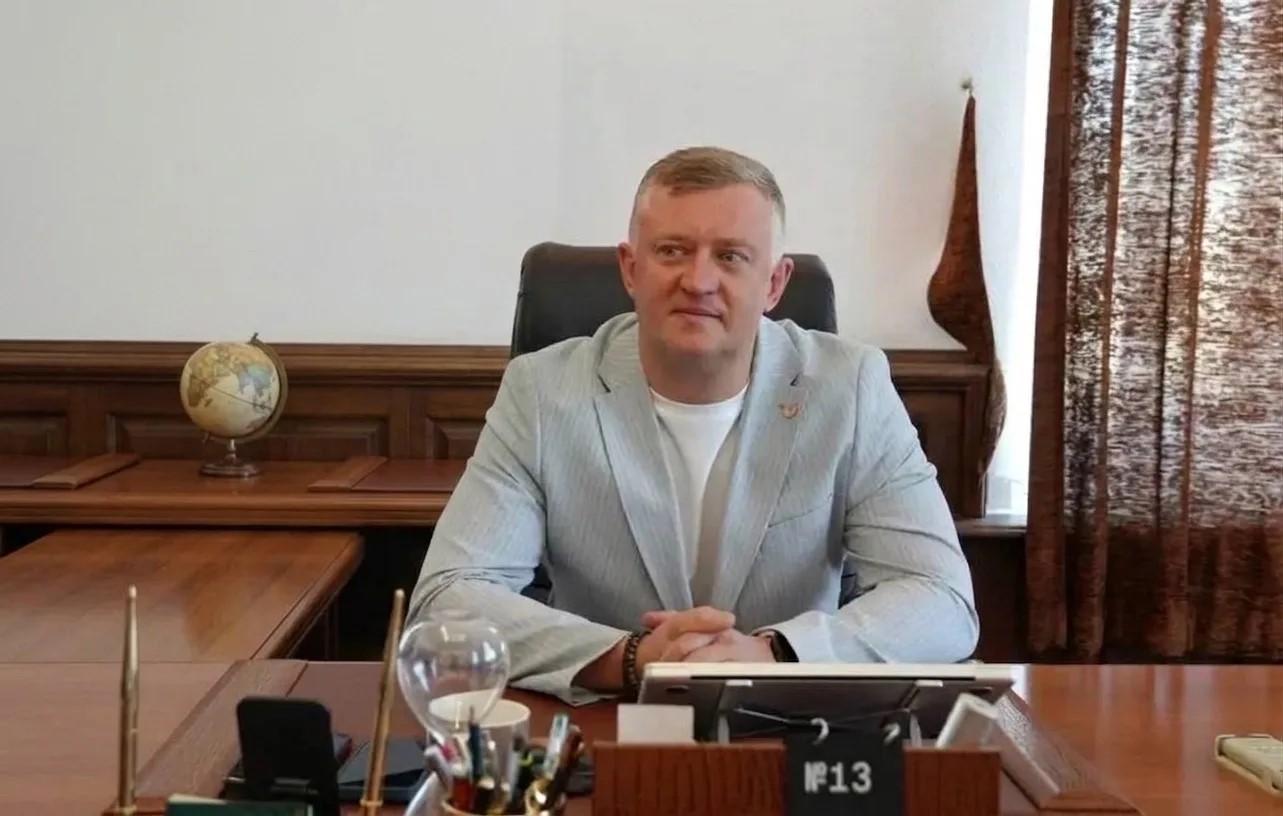 От начальника охраны до кресла гендиректора: как Виталий Прохоров вычислил хищение 4,5 кг драгметалла и возглавил Новосибирский аффинажный завод